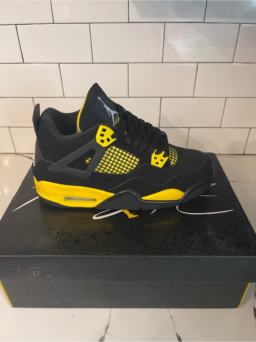 Mens Retro 4 Yellow Thunder Size 5.